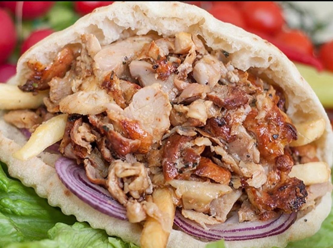 Pileći doner u pecivu